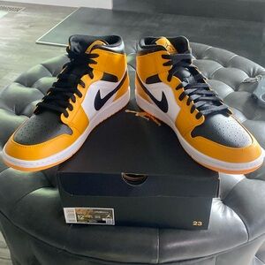 BRAND NEW!!! NEVER WORN!!! JORDAN 1 TAXI!!! SIZE 12.